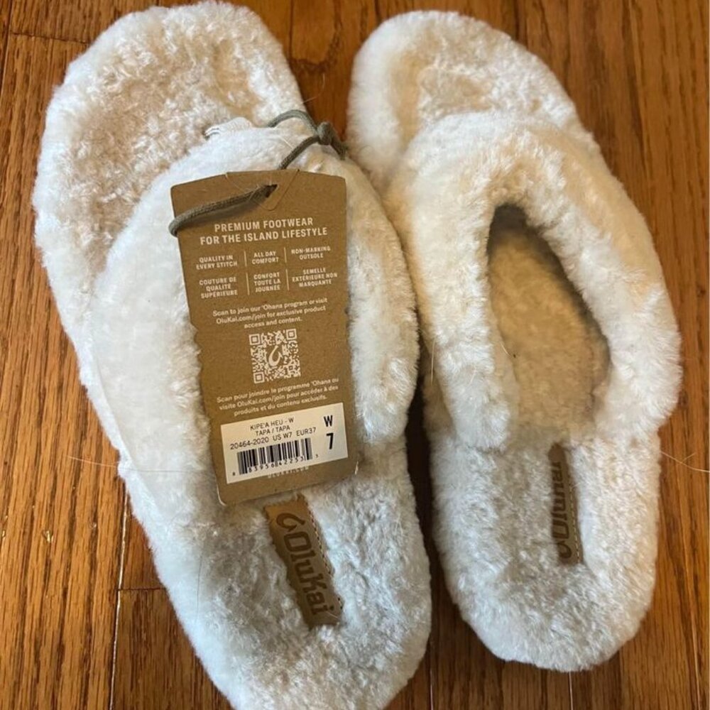 Olukai Kipe’a Heu Fuzzy Slipper Sandals